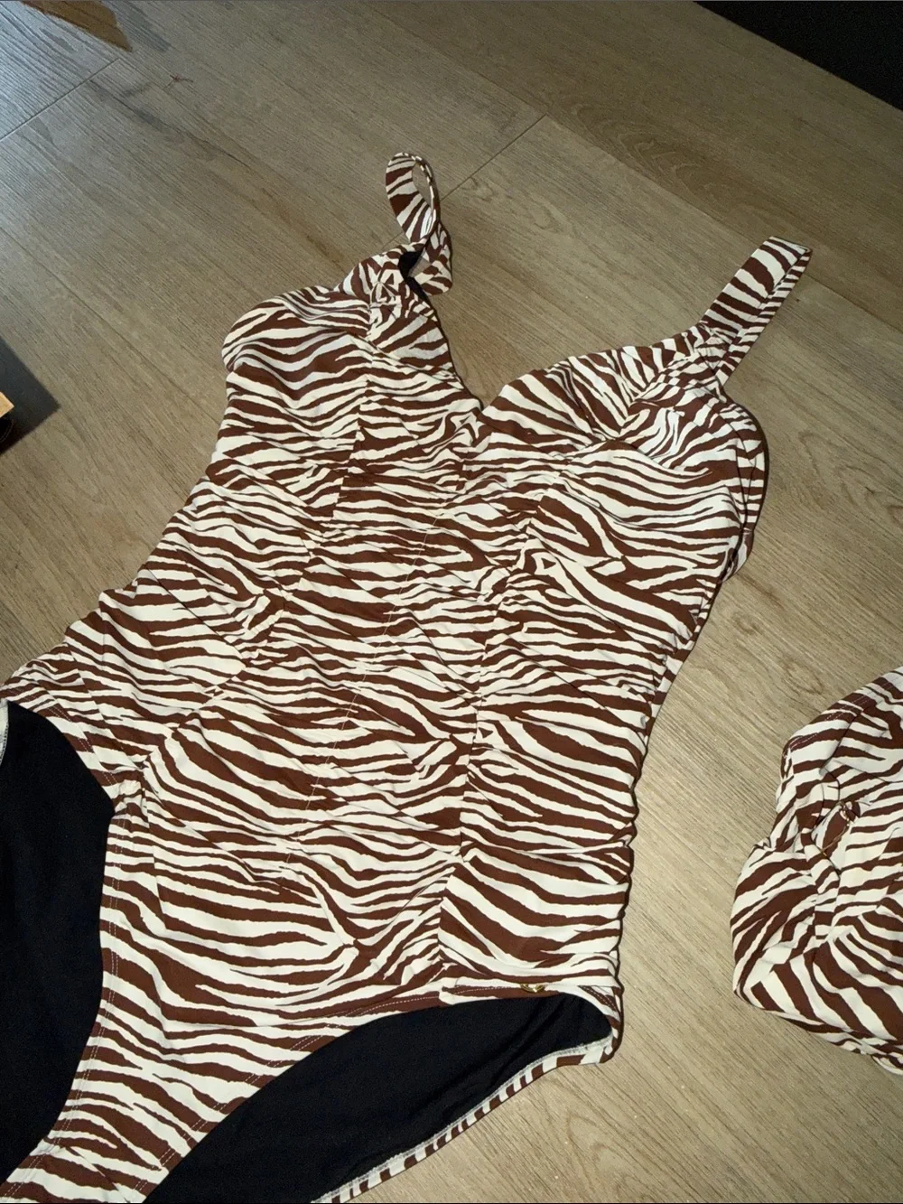 mart Sculpt™ Ruched V-Neck Shaping Swimsuit zebra print
